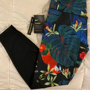 NWT Nike Wms Dri Fit Leggings